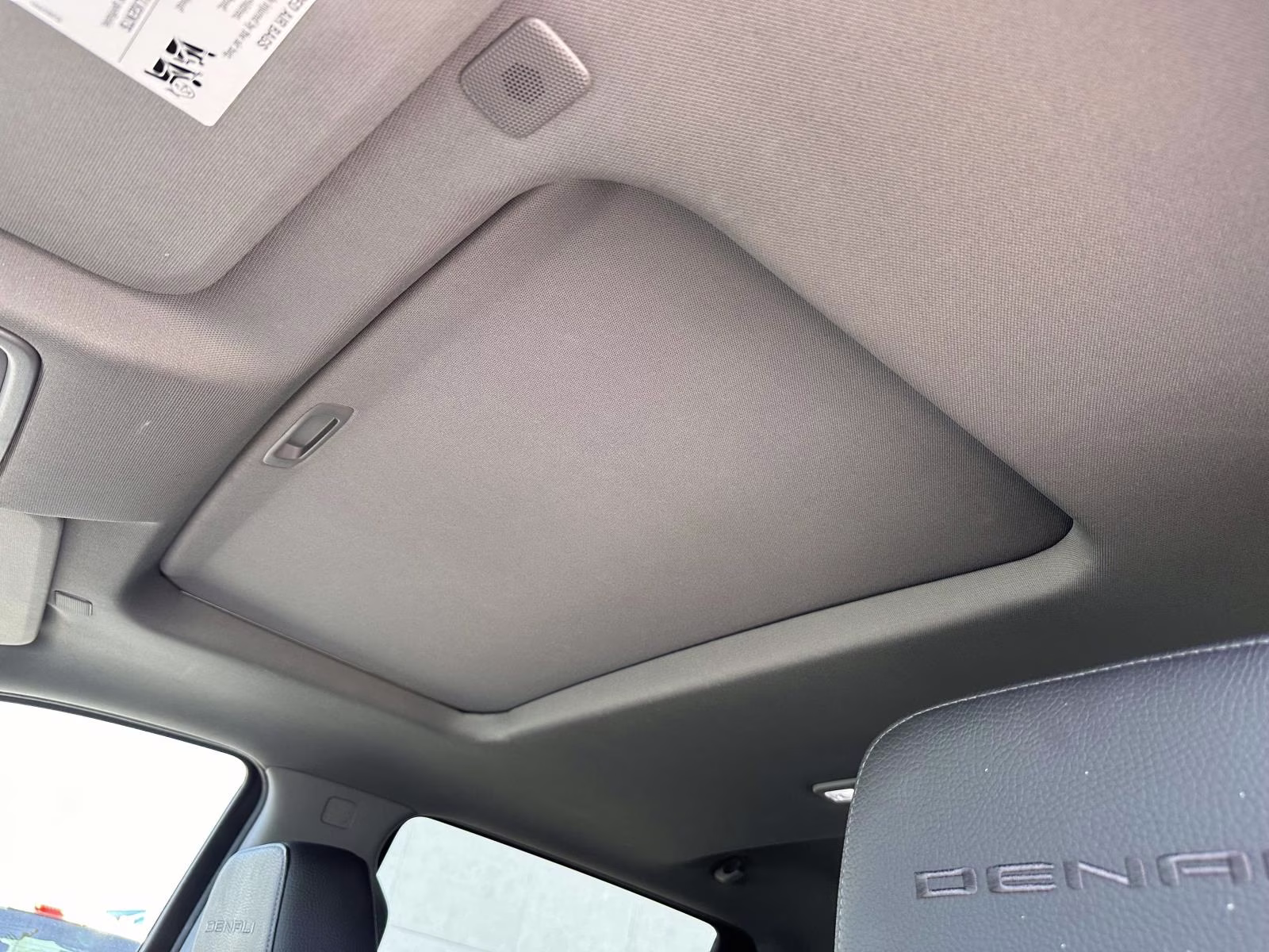 2021 White Frost Tricoat GMC Sierra 1500 4WD Crew Cab 147 Denali 4X4 Truck