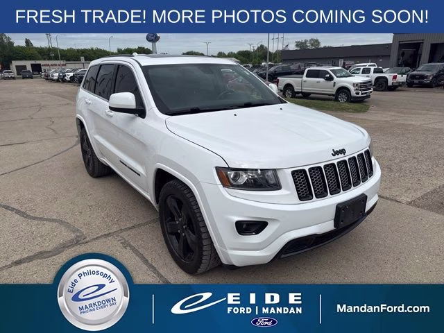 2015 White Jeep Grand Cherokee Altitude 4X4 SUV