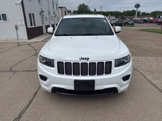 2015 White Jeep Grand Cherokee Altitude 4X4 SUV