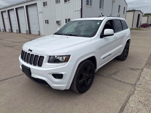 2015 White Jeep Grand Cherokee Altitude 4X4 SUV