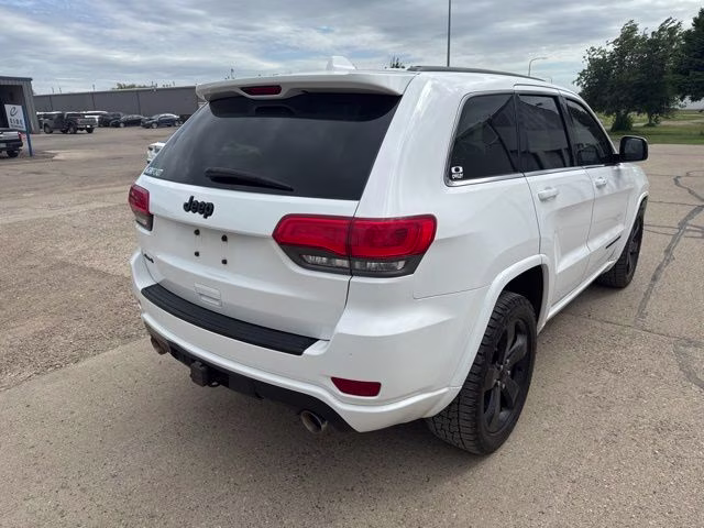 2015 White Jeep Grand Cherokee Altitude 4X4 SUV