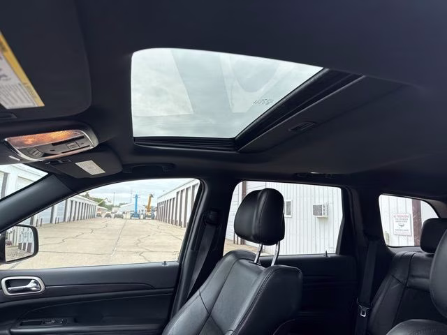 2015 White Jeep Grand Cherokee Altitude 4X4 SUV