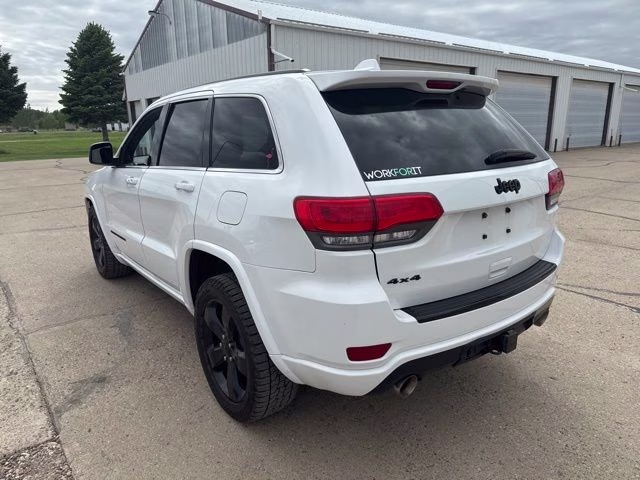 2015 White Jeep Grand Cherokee Altitude 4X4 SUV