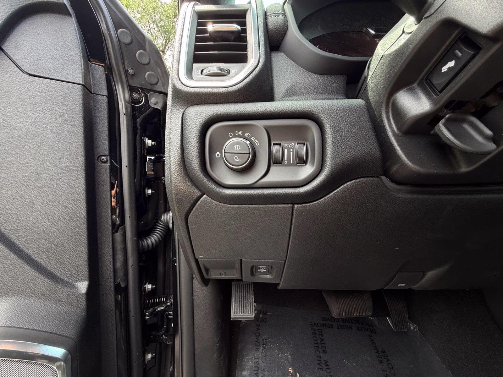 2026 Diamond Black Crystal Pearlcoat Ram 3500 Laramie 4X4 Truck
