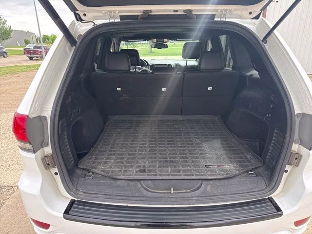 2015 White Jeep Grand Cherokee Altitude 4X4 SUV