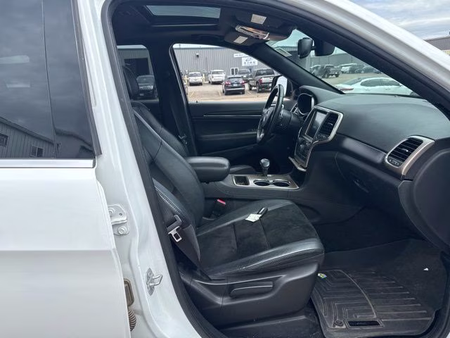 2015 White Jeep Grand Cherokee Altitude 4X4 SUV