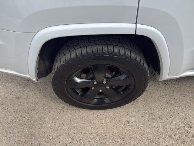2015 White Jeep Grand Cherokee Altitude 4X4 SUV
