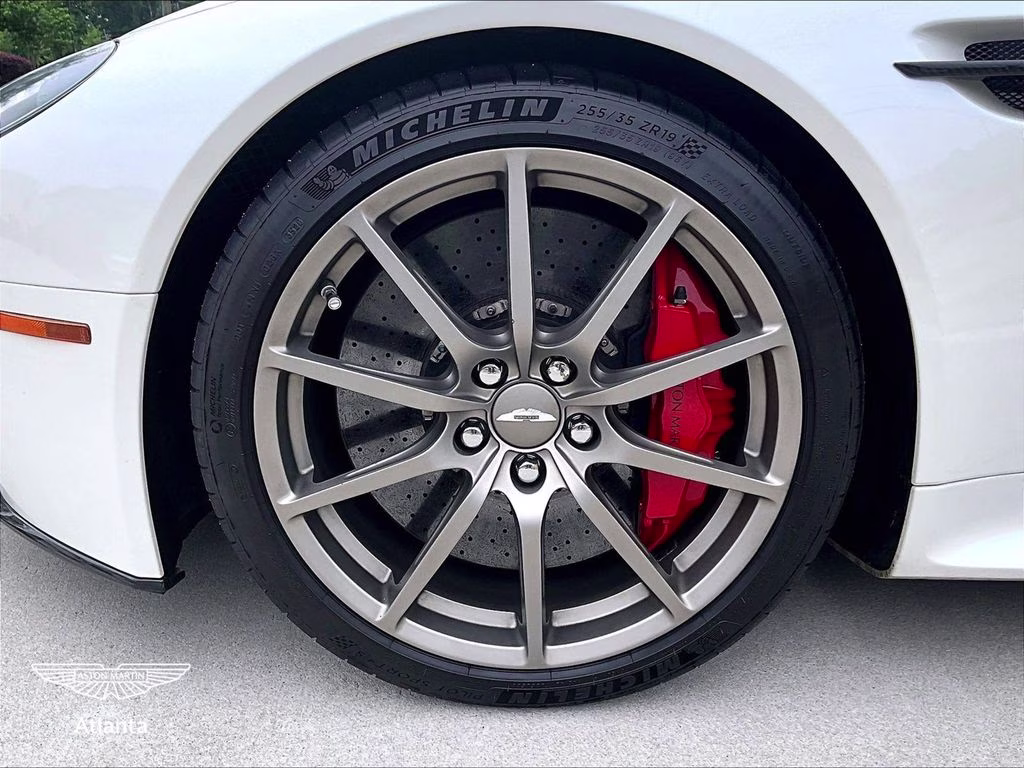 2016 Morning Frost White Aston Martin V12 Vantage S RWD Coupe