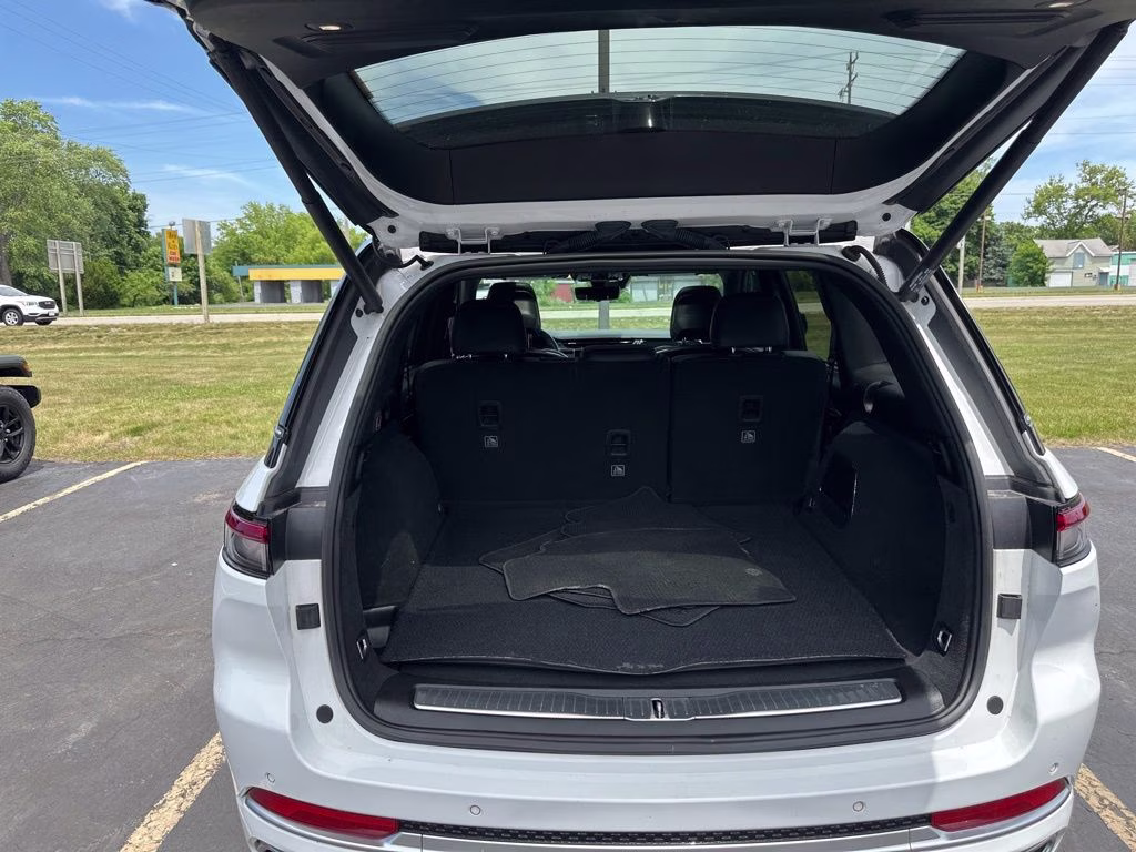 2023 Bright White Clearcoat Jeep Grand Cherokee Summit 4X4 SUV