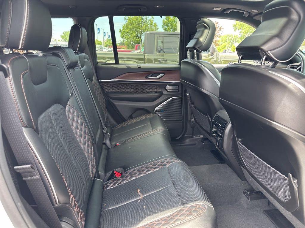 2023 Bright White Clearcoat Jeep Grand Cherokee Summit 4X4 SUV
