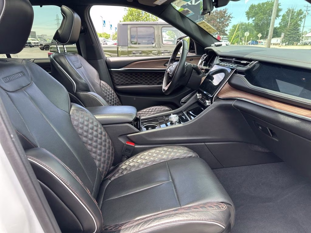 2023 Bright White Clearcoat Jeep Grand Cherokee Summit 4X4 SUV