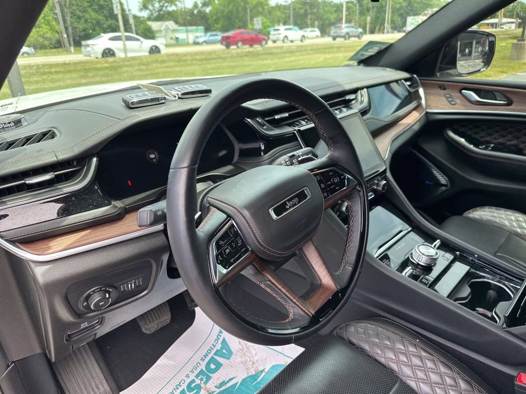 2023 Bright White Clearcoat Jeep Grand Cherokee Summit 4X4 SUV