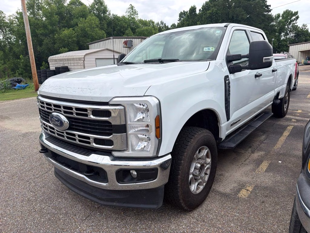 2025 Oxford White Ford Super Duty F-350 SRW XLT 4X4 Truck
