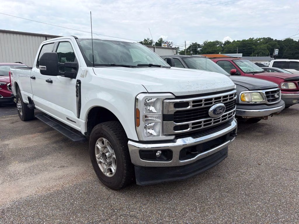 2025 Oxford White Ford Super Duty F-350 SRW XLT 4X4 Truck