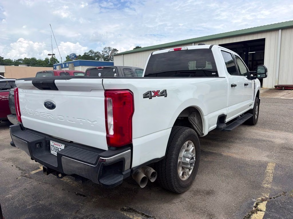 2025 Oxford White Ford Super Duty F-350 SRW XLT 4X4 Truck