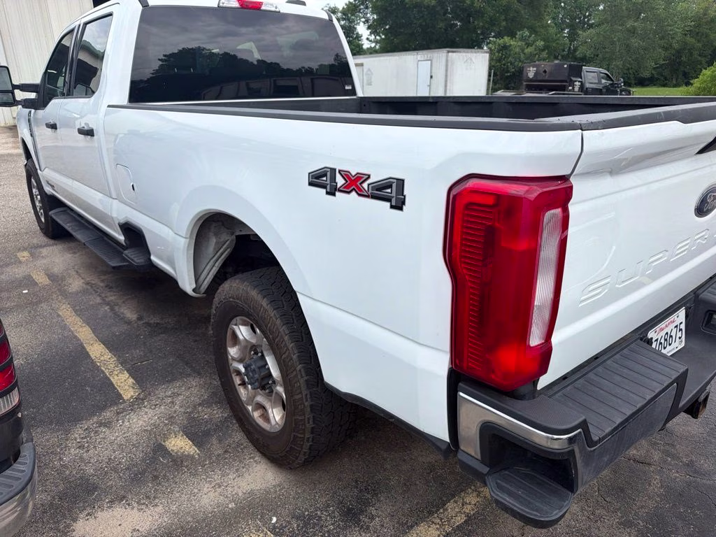 2025 Oxford White Ford Super Duty F-350 SRW XLT 4X4 Truck