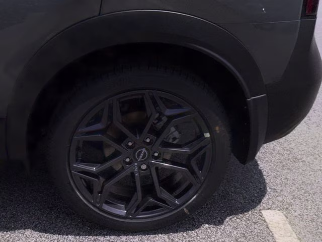 2026 Gun Metallic/Scarlet Ember Tintcoat Nissan Kicks SR FWD SUV