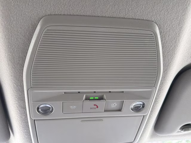 2026 Gun Metallic/Scarlet Ember Tintcoat Nissan Kicks SR FWD SUV