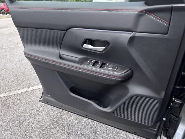 2026 Gun Metallic/Scarlet Ember Tintcoat Nissan Kicks SR FWD SUV