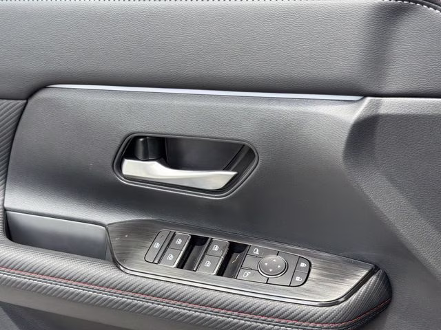 2026 Gun Metallic/Scarlet Ember Tintcoat Nissan Kicks SR FWD SUV