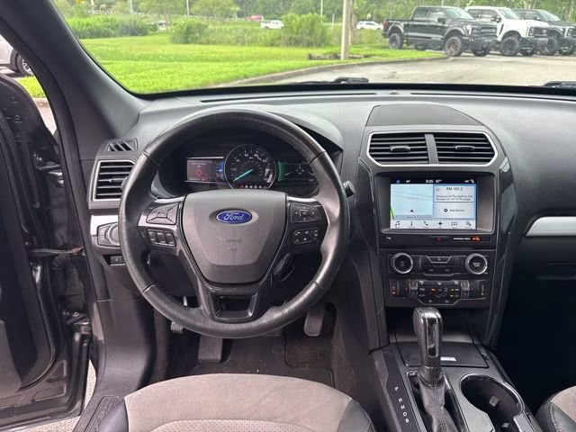 2017 Magnetic Metallic Ford Explorer XLT FWD SUV