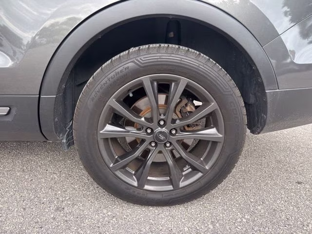 2017 Magnetic Metallic Ford Explorer XLT FWD SUV