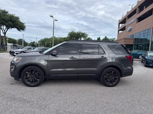 2017 Magnetic Metallic Ford Explorer XLT FWD SUV