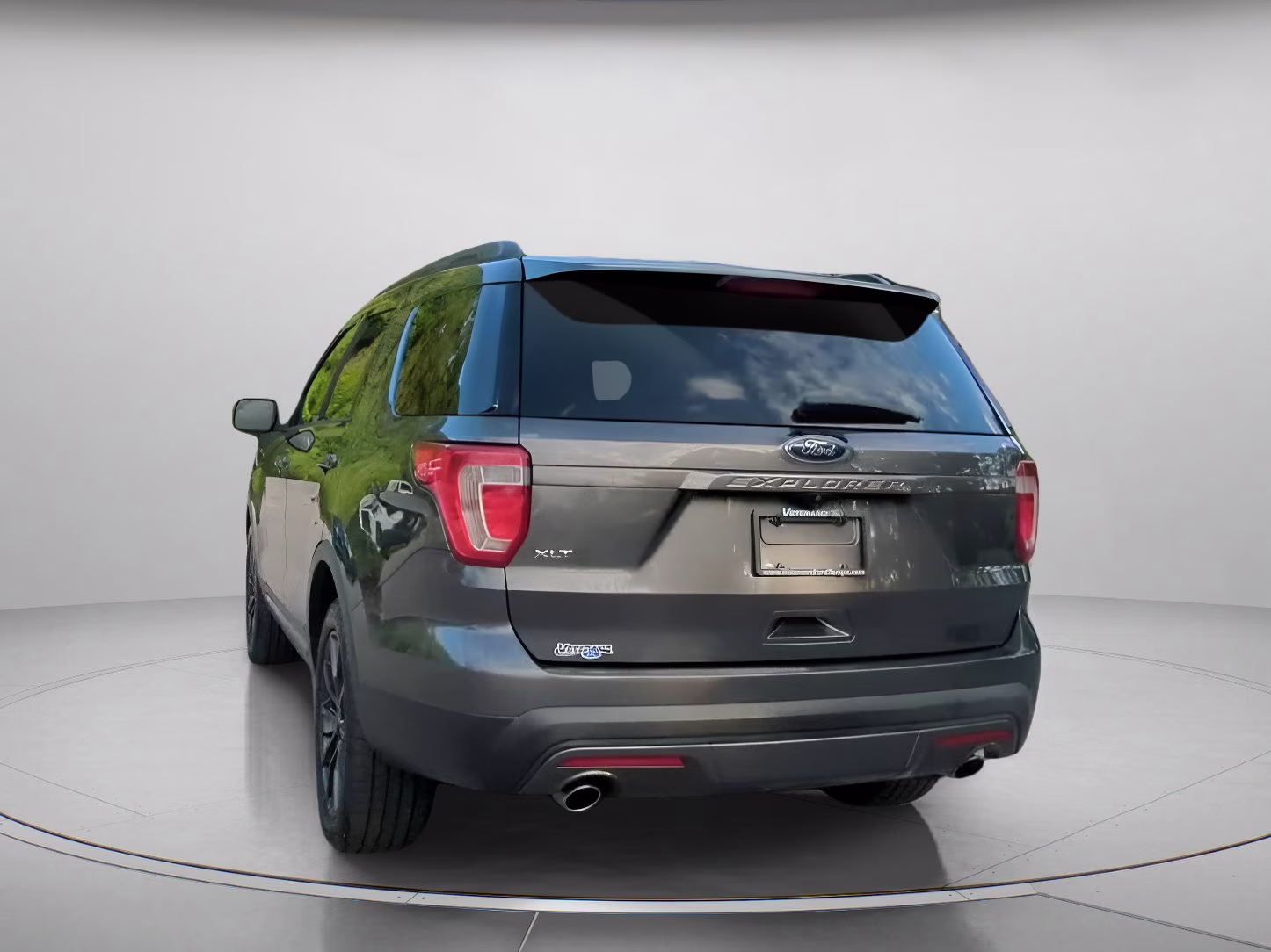 2017 Magnetic Metallic Ford Explorer XLT FWD SUV