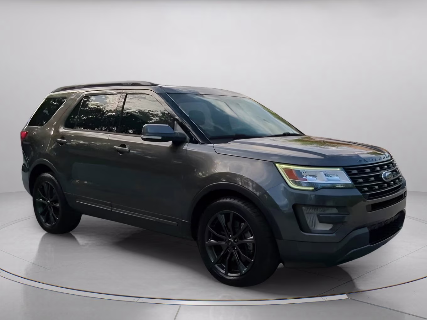 2017 Magnetic Metallic Ford Explorer XLT FWD SUV