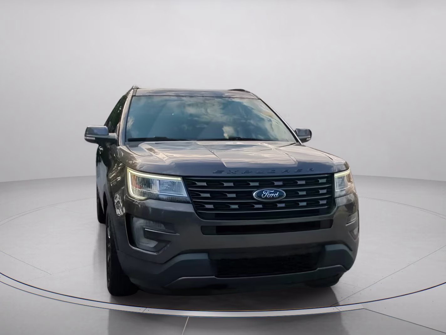 2017 Magnetic Metallic Ford Explorer XLT FWD SUV