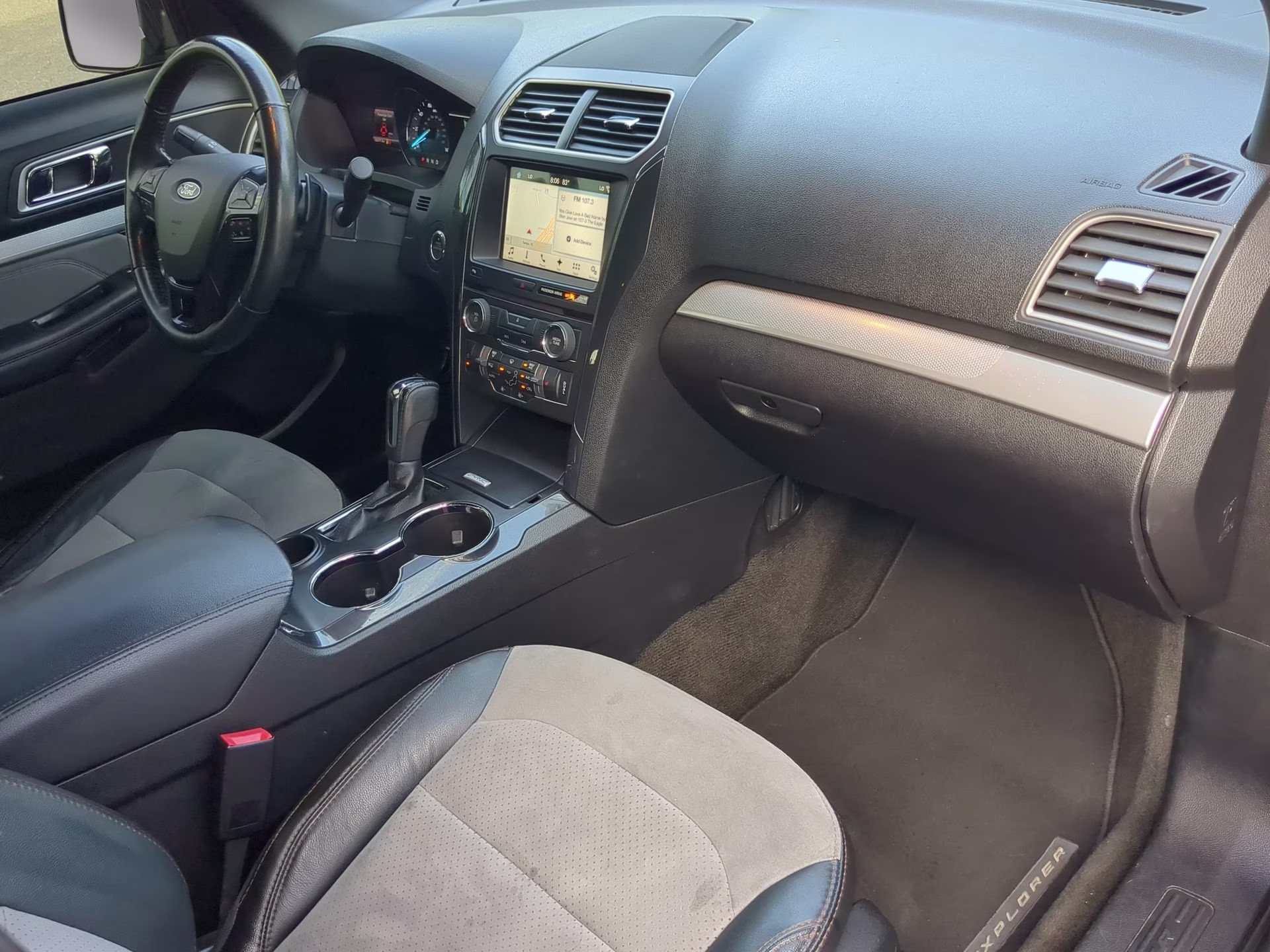2017 Magnetic Metallic Ford Explorer XLT FWD SUV