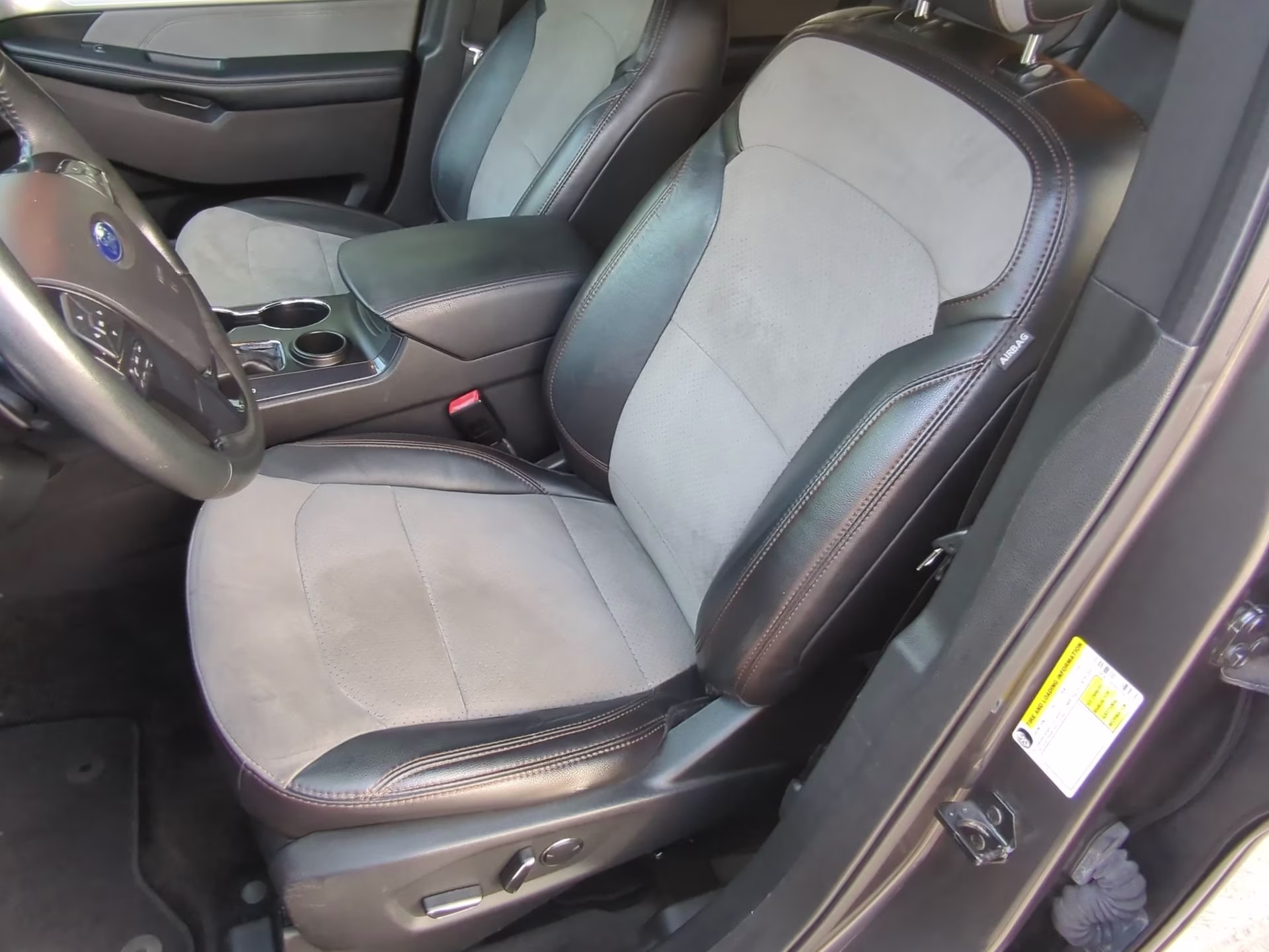2017 Magnetic Metallic Ford Explorer XLT FWD SUV