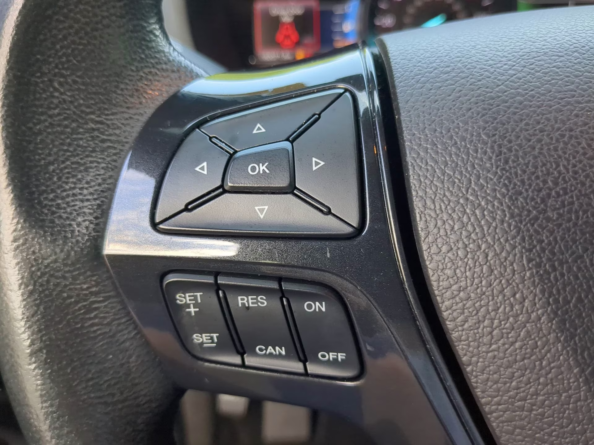 2017 Magnetic Metallic Ford Explorer XLT FWD SUV