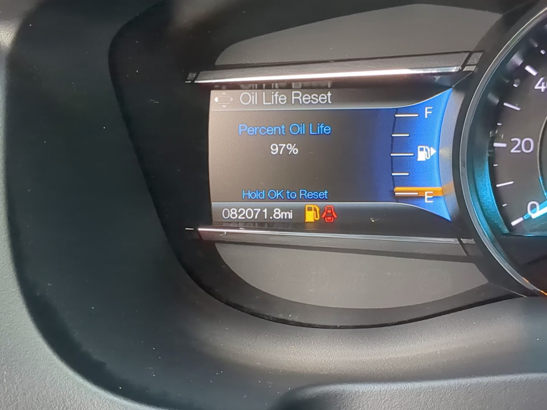 2017 Magnetic Metallic Ford Explorer XLT FWD SUV