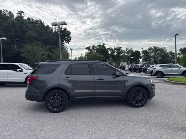 2017 Magnetic Metallic Ford Explorer XLT FWD SUV