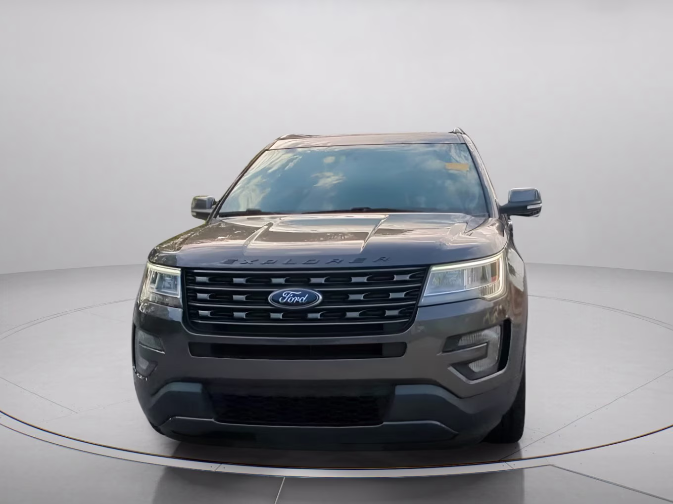 2017 Magnetic Metallic Ford Explorer XLT FWD SUV