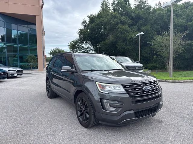 2017 Magnetic Metallic Ford Explorer XLT FWD SUV