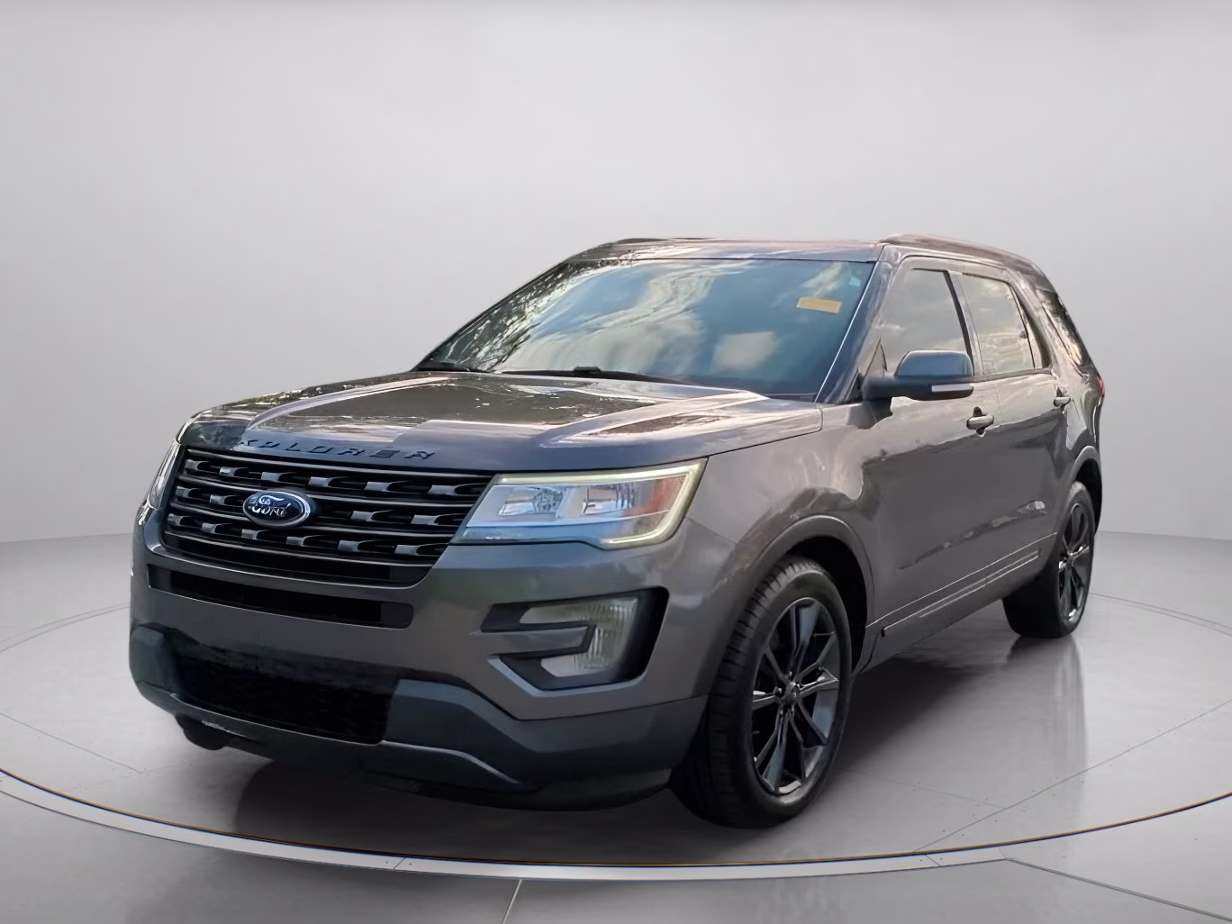 2017 Magnetic Metallic Ford Explorer XLT FWD SUV