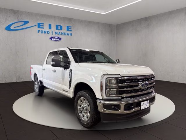 2026 White Metallic Ford Super Duty F-250 SRW Lariat Chrome 4X4 Truck