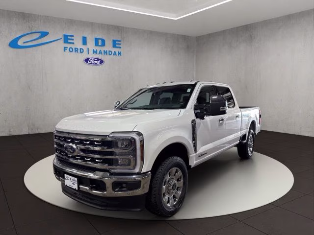 2026 White Metallic Ford Super Duty F-250 SRW Lariat Chrome 4X4 Truck