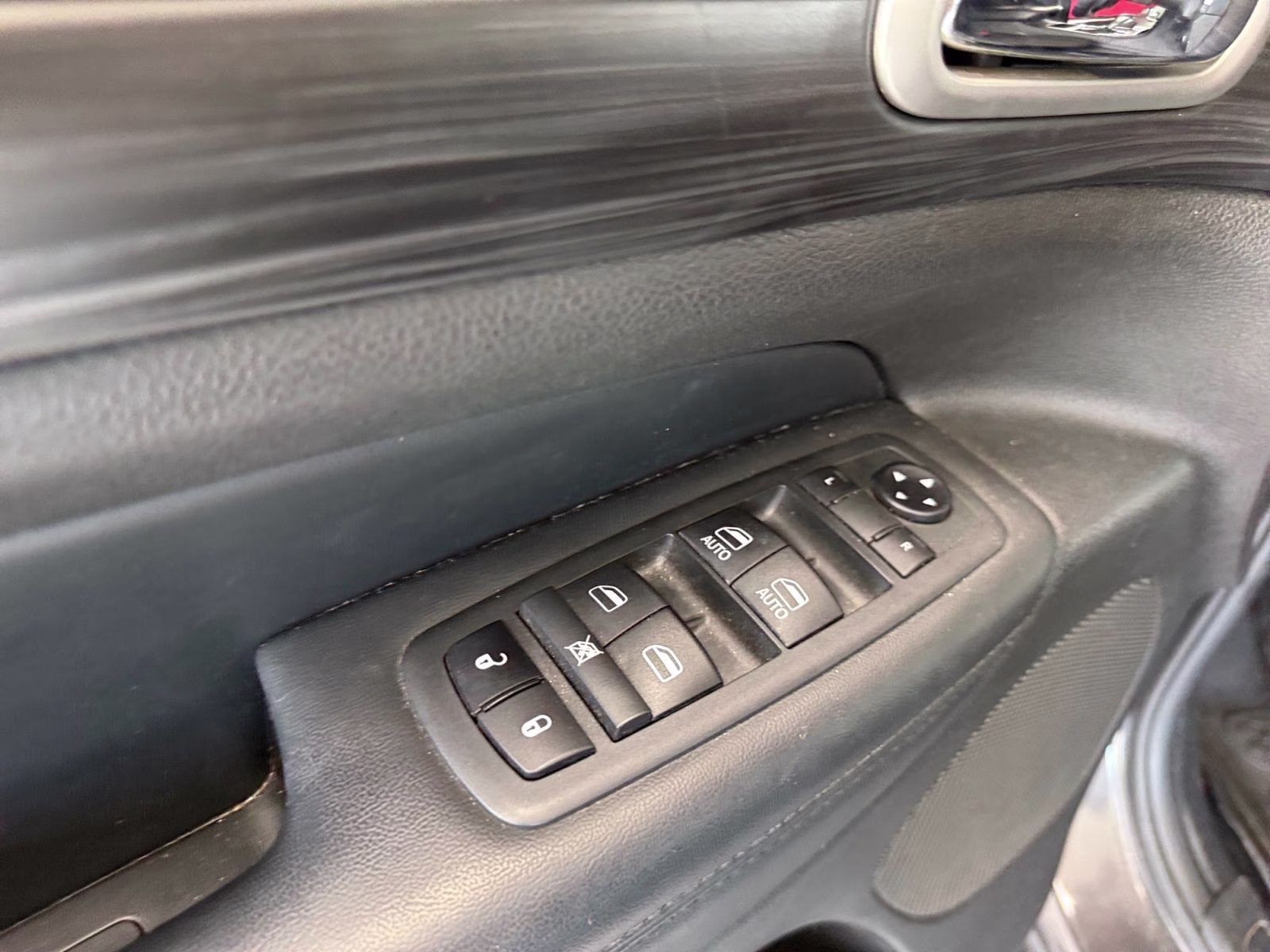 2019 Granite Crystal Metallic Clearcoat Jeep Grand Cherokee Laredo E 4X4 SUV