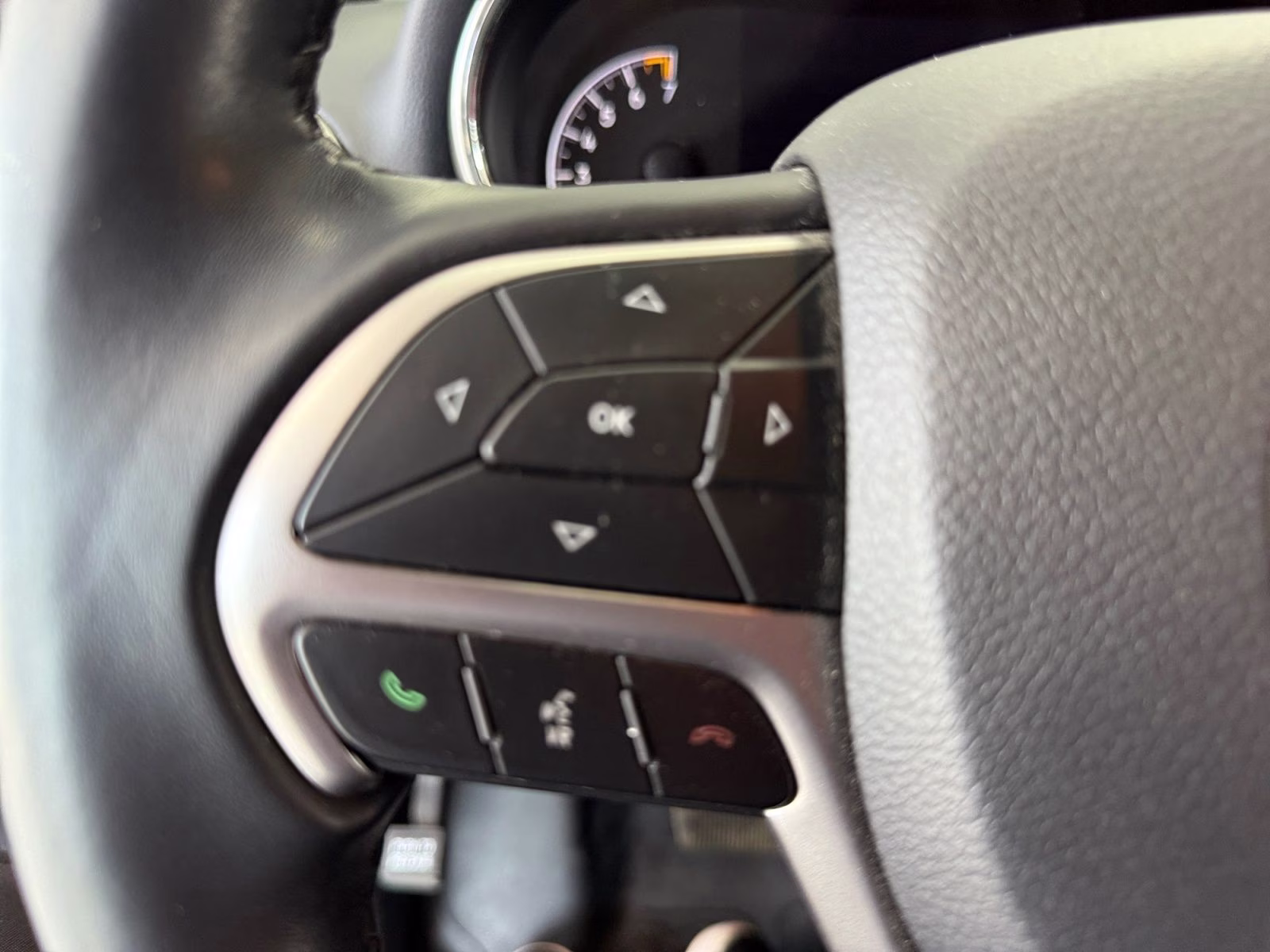 2019 Granite Crystal Metallic Clearcoat Jeep Grand Cherokee Laredo E 4X4 SUV