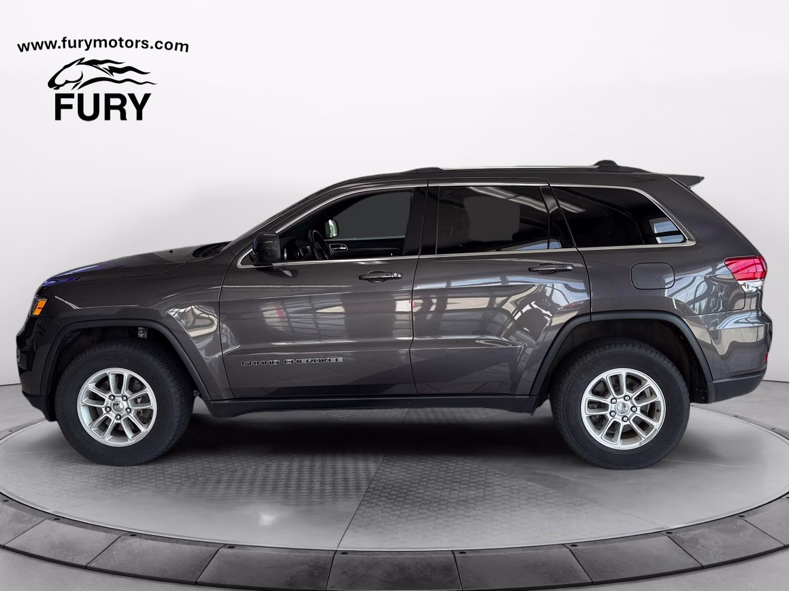 2019 Granite Crystal Metallic Clearcoat Jeep Grand Cherokee Laredo E 4X4 SUV