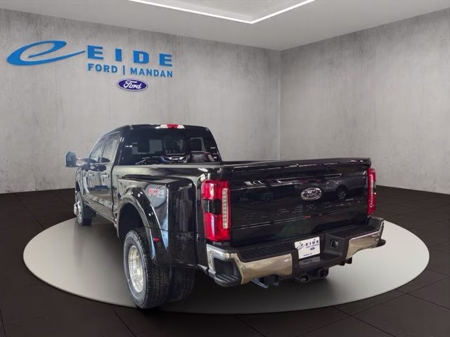 2026 Agate Black Metallic Ford Super Duty F-350 DRW Lariat Chrome 4X4 Truck
