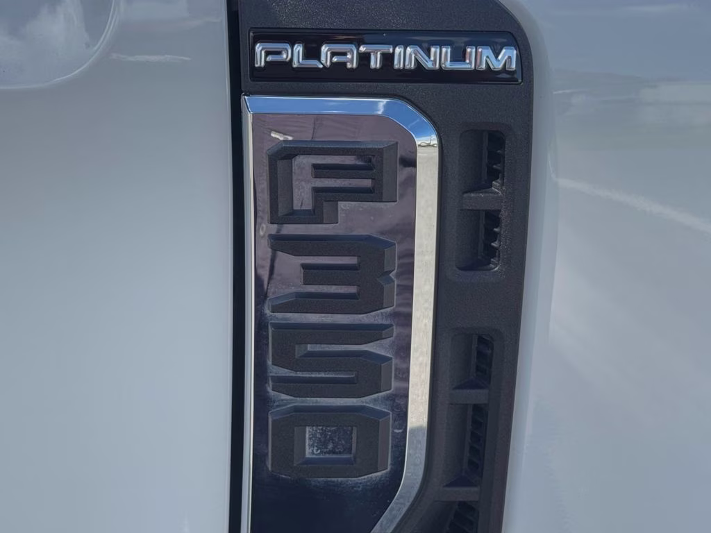 2024 Star White Metallic Tri-Coat Ford Super Duty F-350 SRW Platinum 4X4 Truck