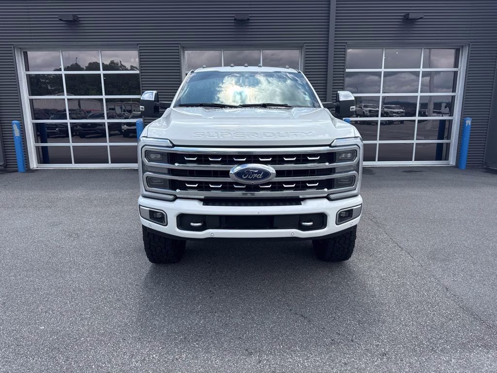 2024 Star White Metallic Tri-Coat Ford Super Duty F-350 SRW Platinum 4X4 Truck