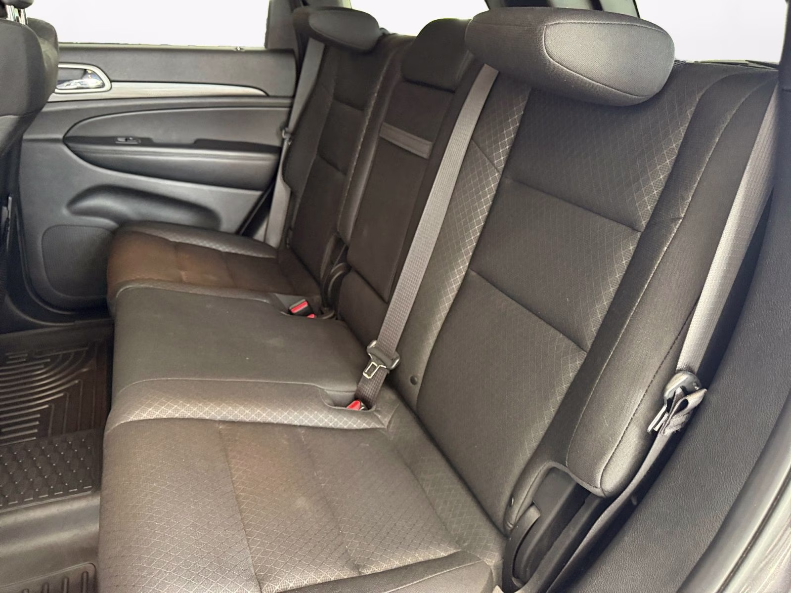 2019 Granite Crystal Metallic Clearcoat Jeep Grand Cherokee Laredo E 4X4 SUV