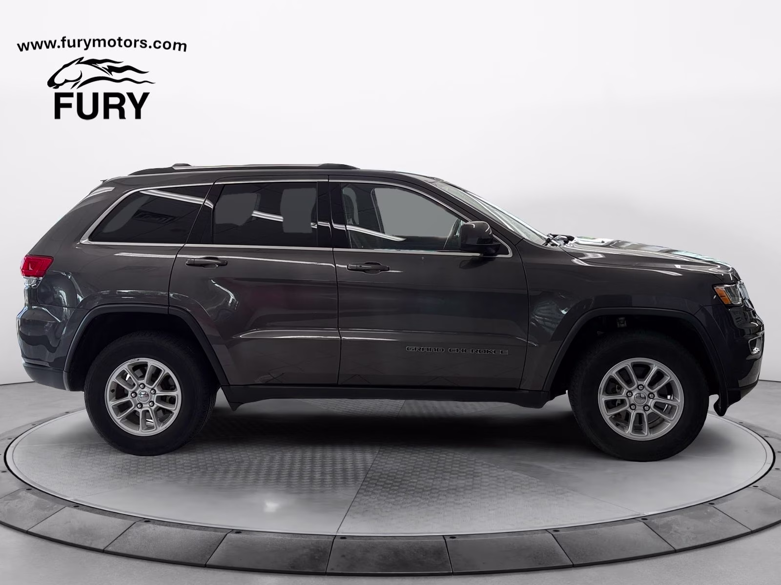 2019 Granite Crystal Metallic Clearcoat Jeep Grand Cherokee Laredo E 4X4 SUV