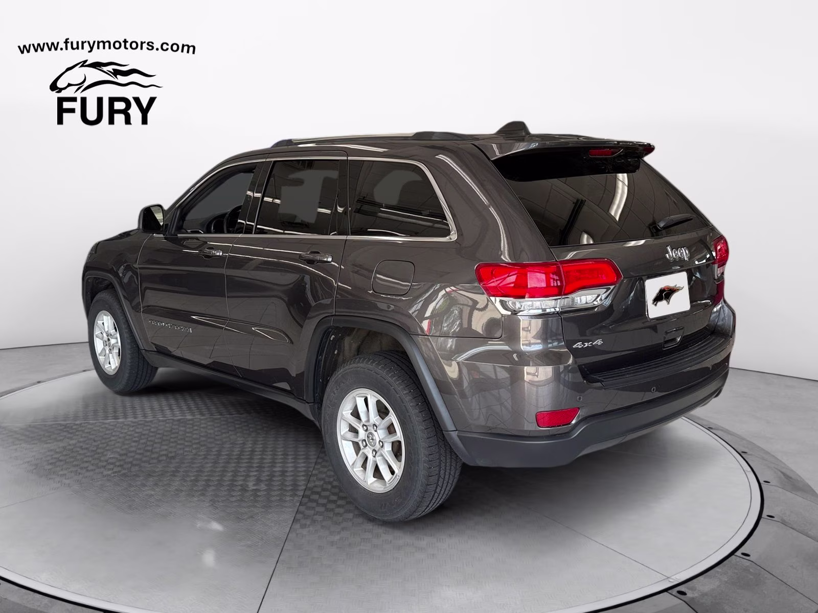 2019 Granite Crystal Metallic Clearcoat Jeep Grand Cherokee Laredo E 4X4 SUV