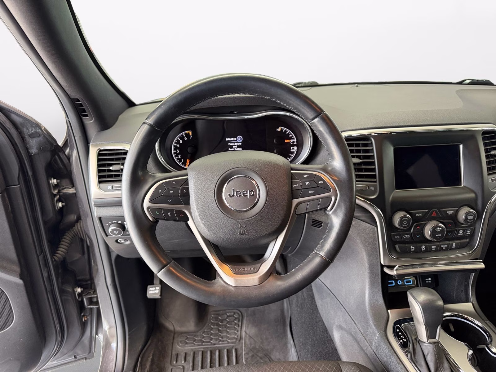2019 Granite Crystal Metallic Clearcoat Jeep Grand Cherokee Laredo E 4X4 SUV